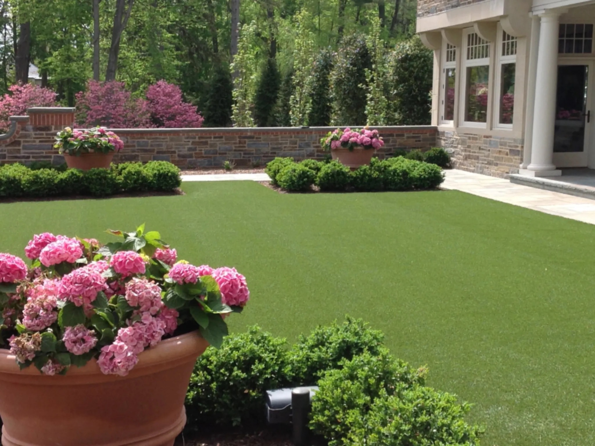 Lawns & Landscaping 